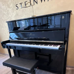 Steinway & Sons Piano Modell V, 125 cm, schwarz poliert im Piano-Haus Kunze in Schwerin mit Meisterwerkstatt.